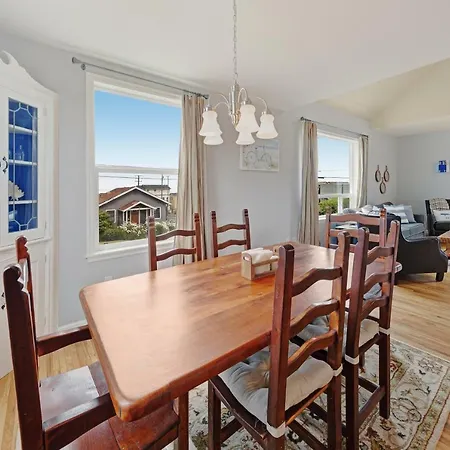3 Bed 2 Bath Vacation Home In Newport Exterior photo