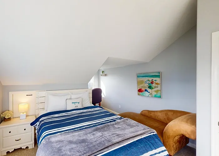 3 Bed 2 Bath Vacation Home In Newport
