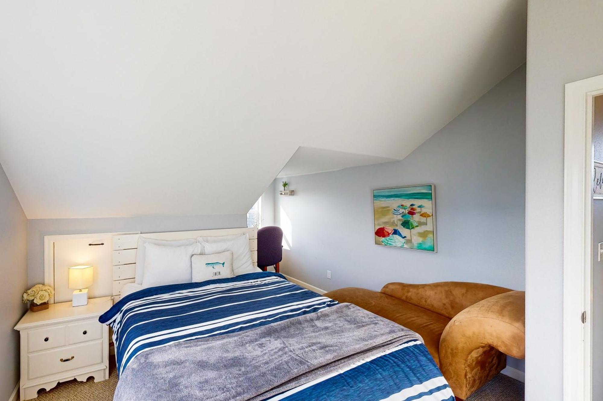 3 Bed 2 Bath Vacation In Tour de Newport