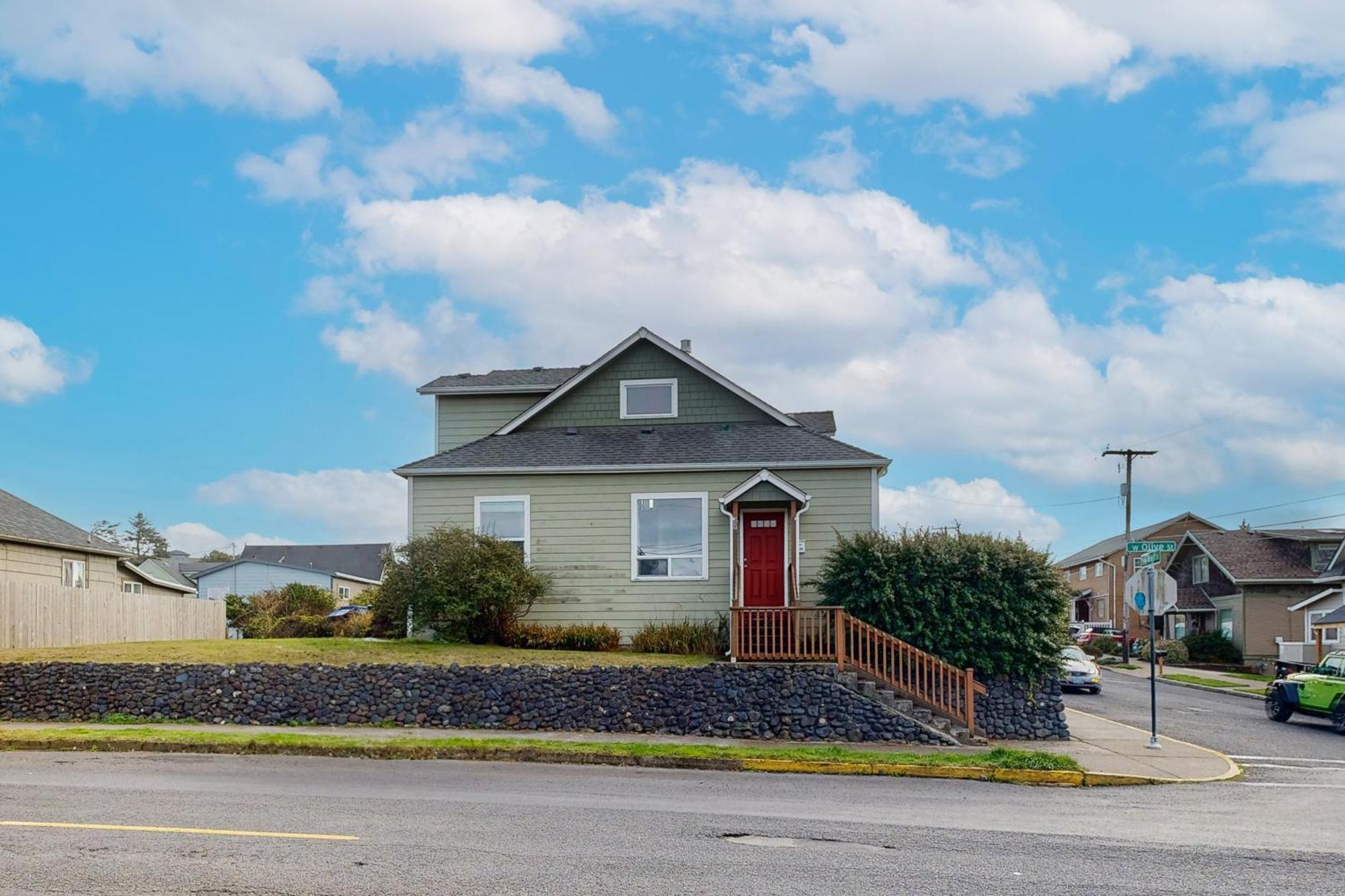 3 Bed 2 Bath Vacation In Tour de Newport